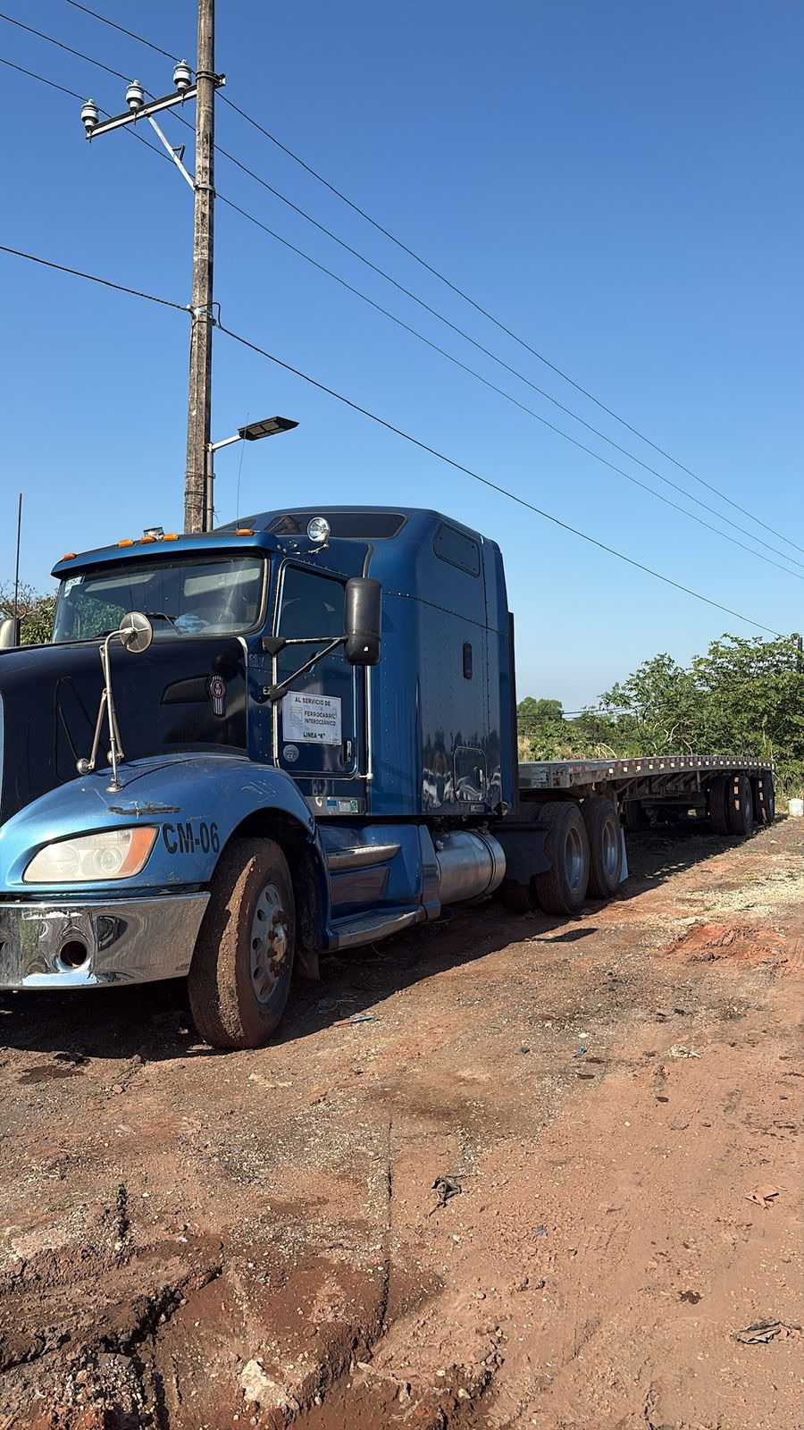 Tracto Kenworth T660 2013 con plana