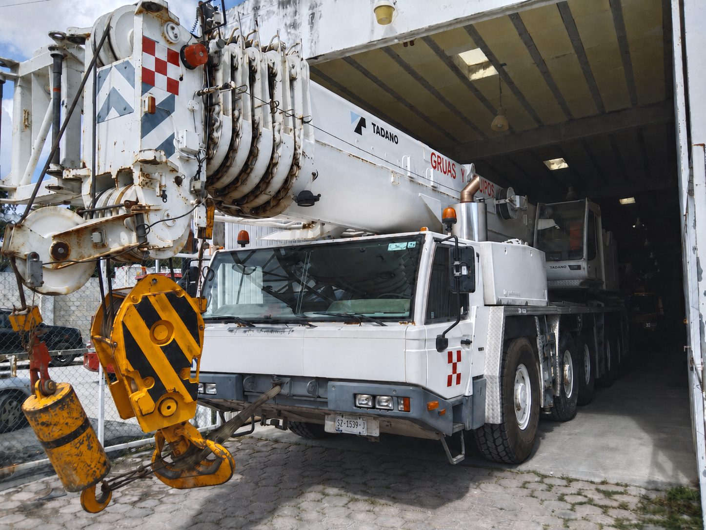 Grúa telescópica All Terrain Tadano Faun ATF 160G-5 de 160 ton