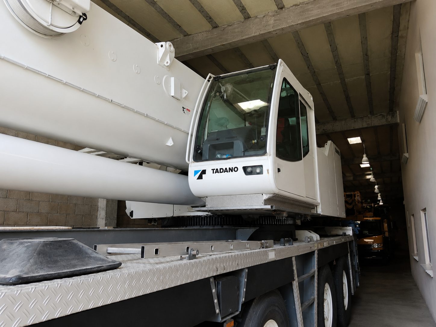 Grúa telescópica All Terrain Tadano Faun ATF 160G-5 de 160 ton