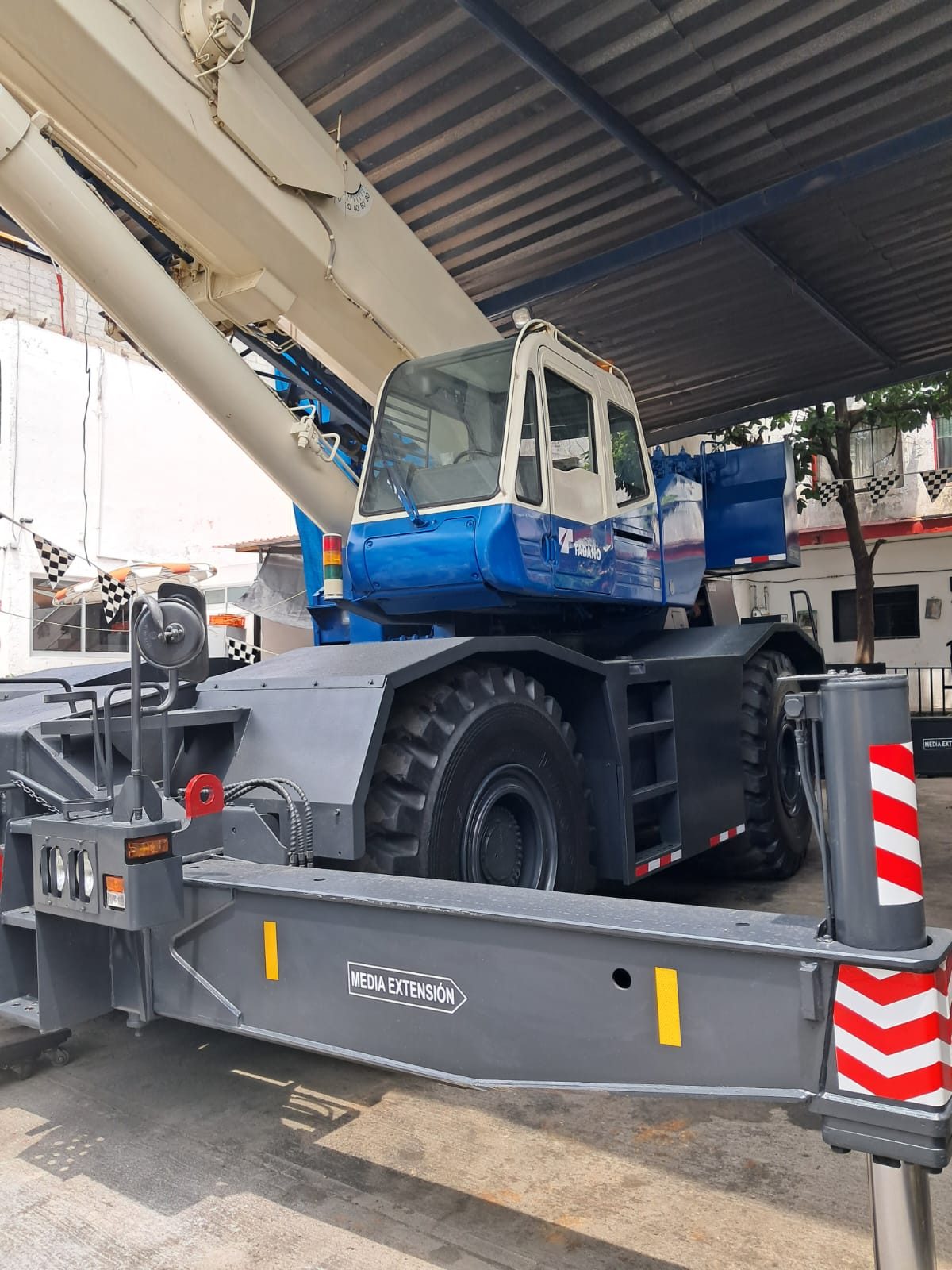 Grúa RT Tadano GR-700E-1 de 70 toneladas Año 2011 Certificada