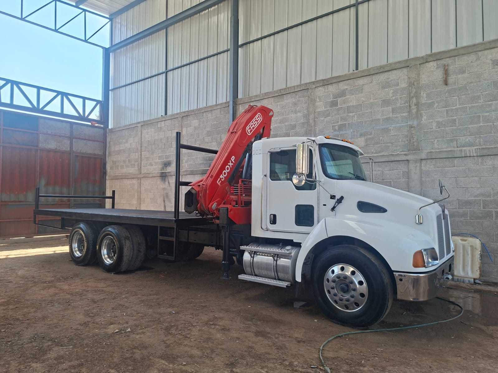 FASSI F300XP SOBRE KENWORTH T300 2004
