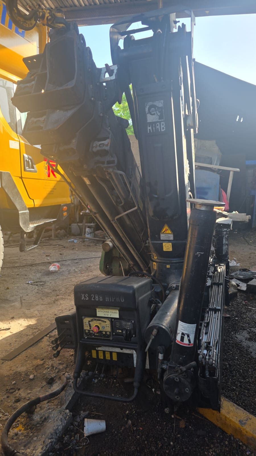 Grúa articulada HIAB 288 E P-4 HiPro año 2012
