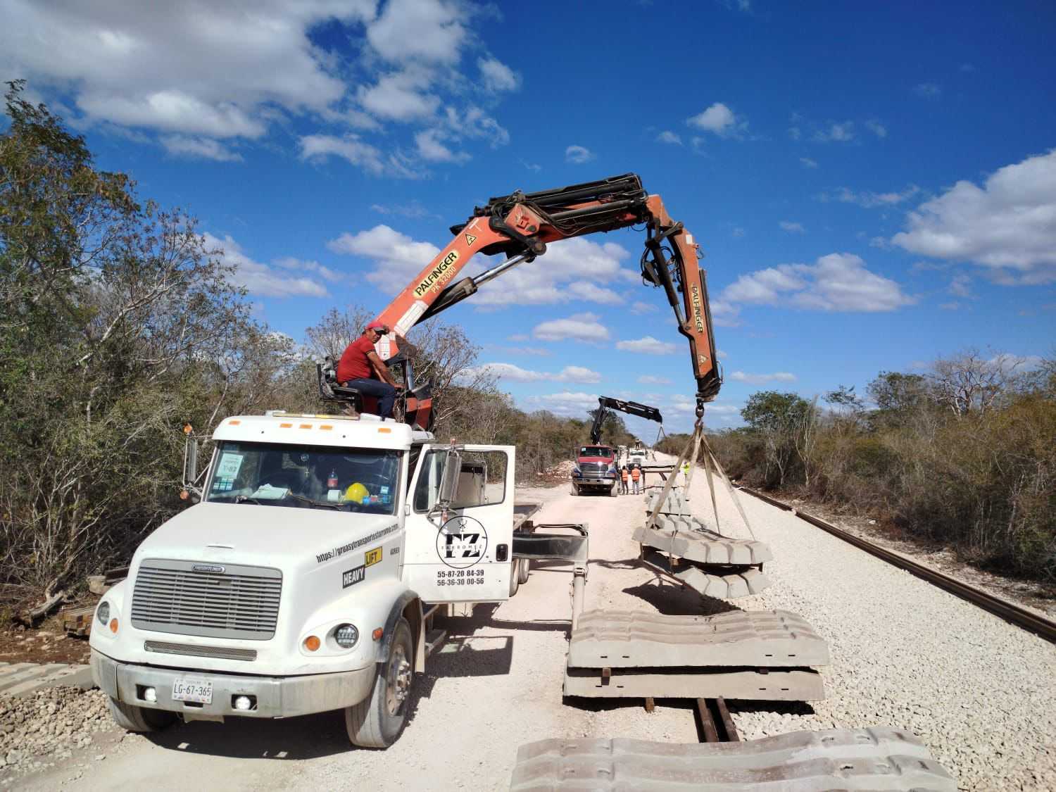 Grúa Articulada Palfinger PK32000 10 Ton Freightliner 2002