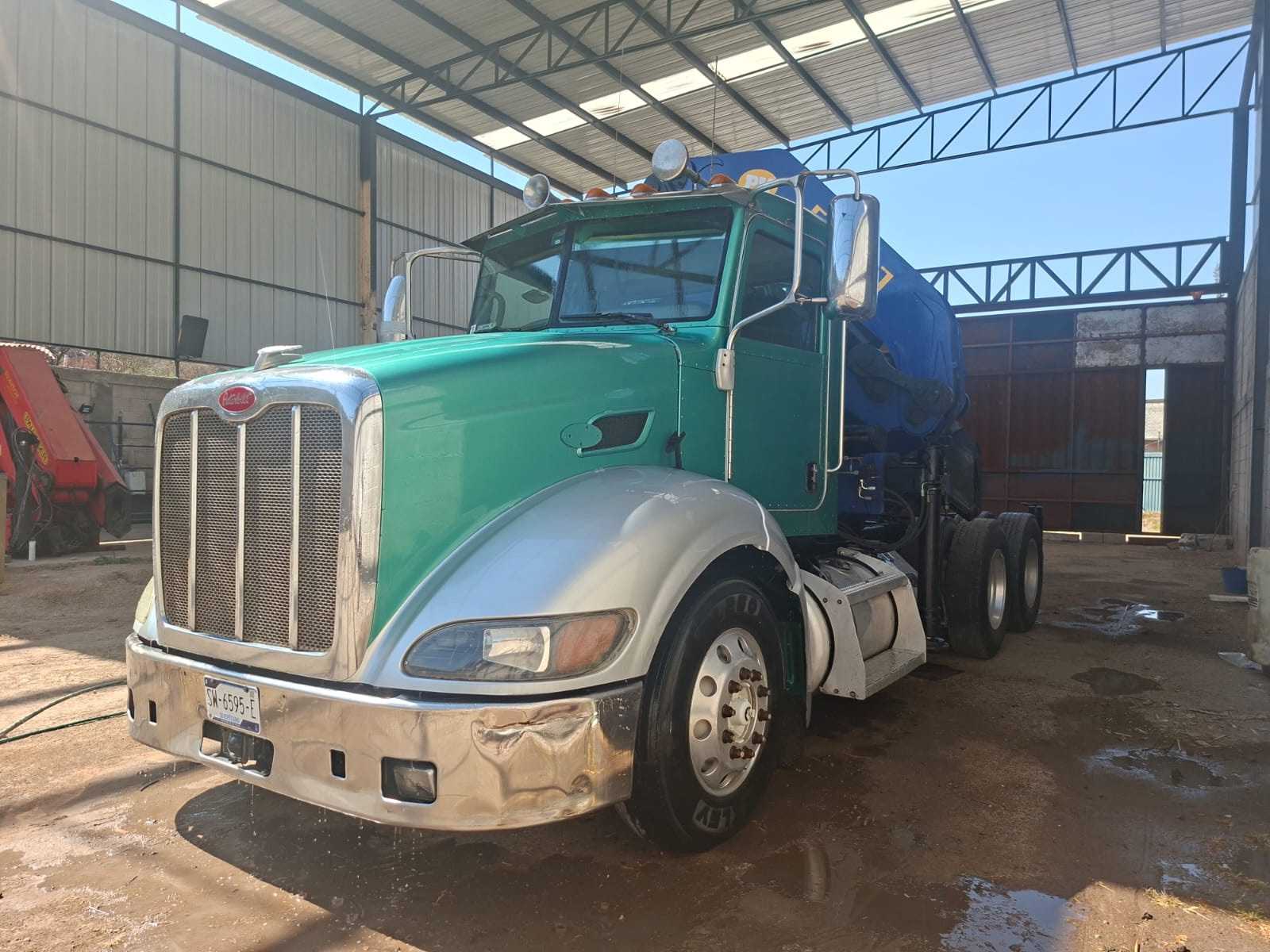 PETERBILT 2013 CON GRÚA PM 18 TON