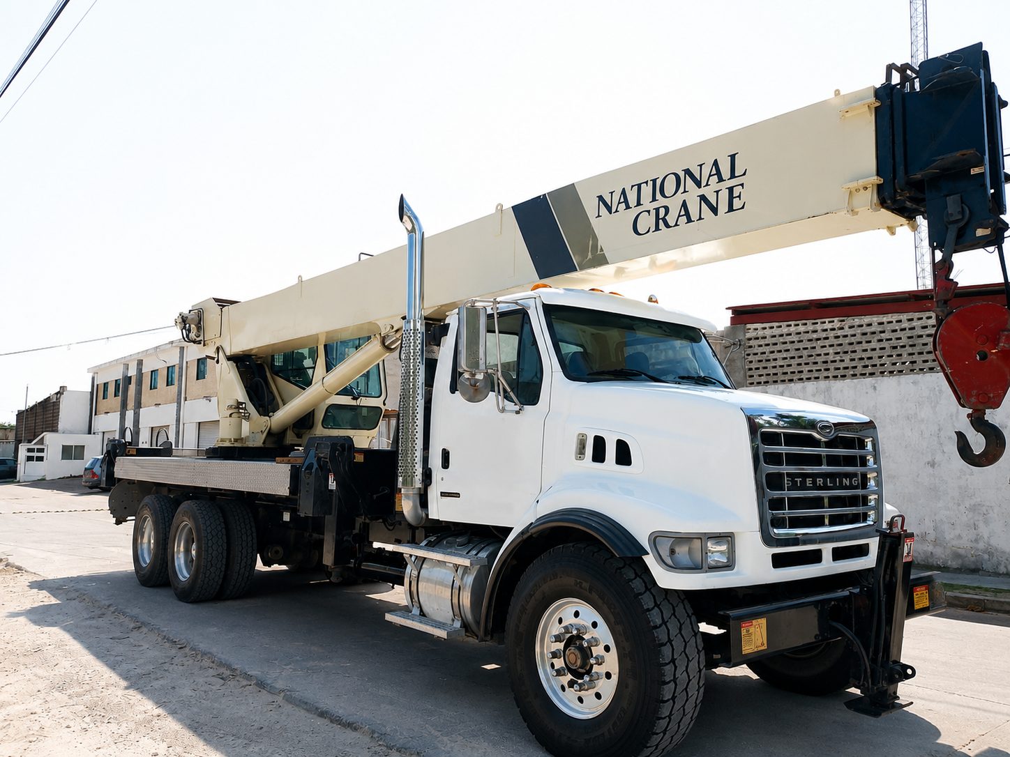 Grúa Titán National Crane Serie 1500 de 36 ton sobre Sterling L500 2006