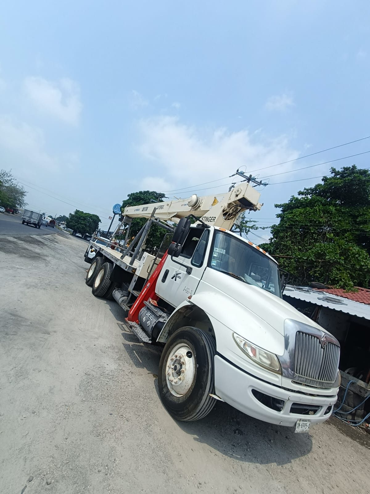 Grúa Titán Terex BT3470 de 17 ton sobre International 4400 Durastar 2012