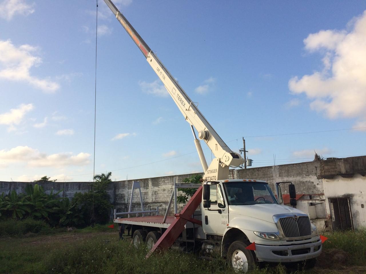 Grúa Titán Terex BT3470 de 17 ton sobre International 4400 Durastar 2012