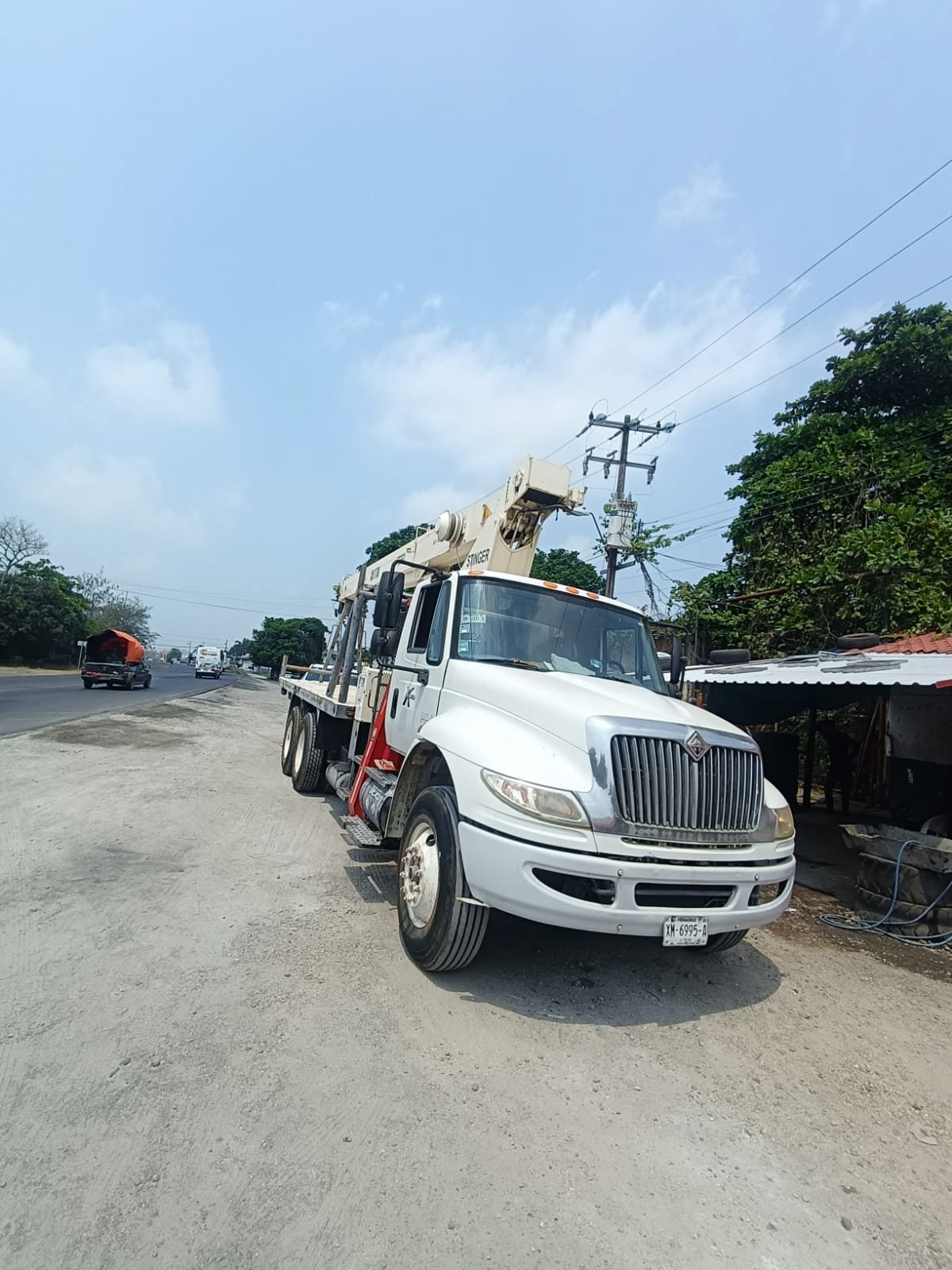 Grúa Titán Terex BT3470 de 17 ton sobre International 4400 Durastar 2012
