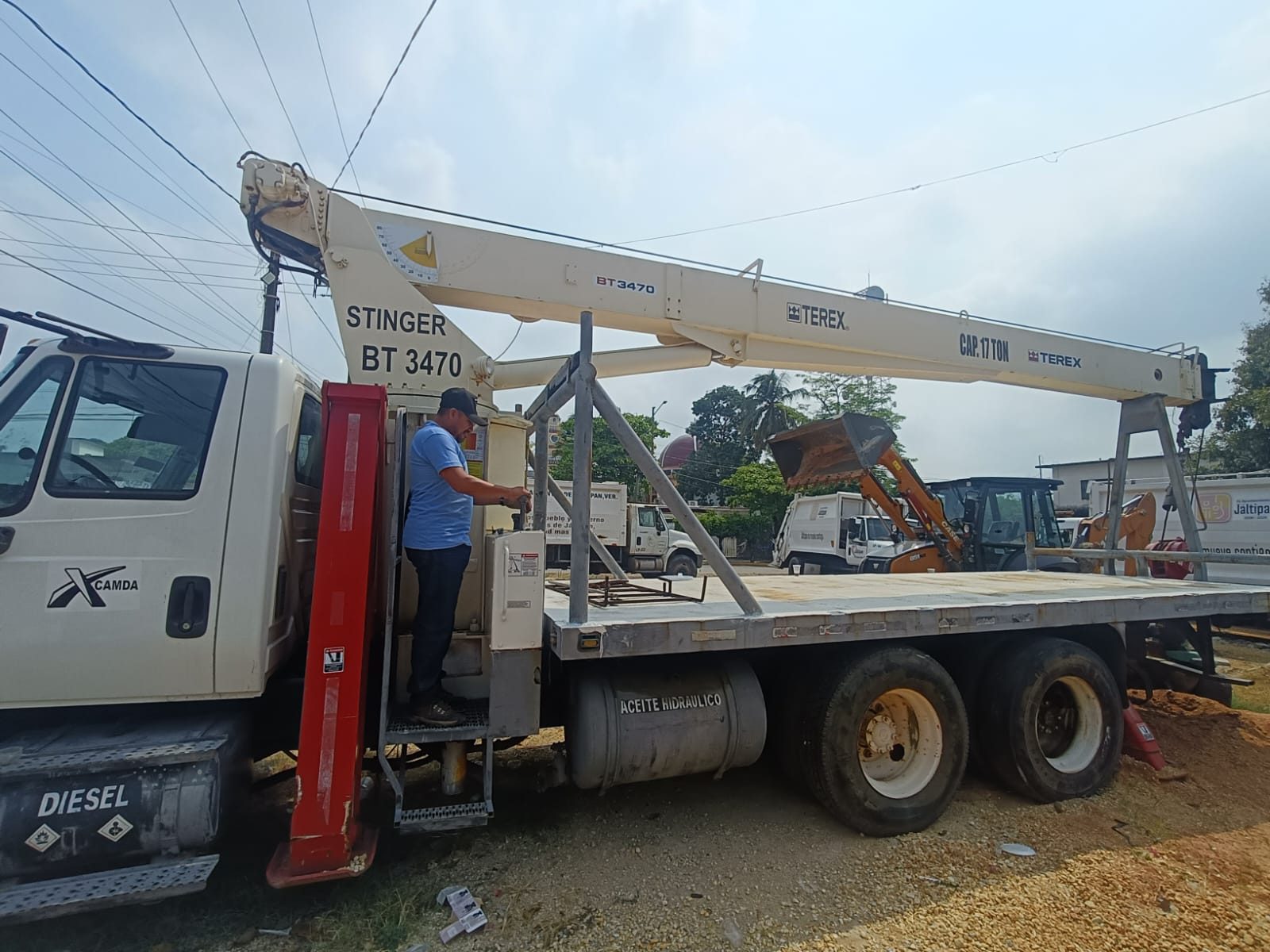 Grúa Titán Terex BT3470 de 17 ton sobre International 4400 Durastar 2012